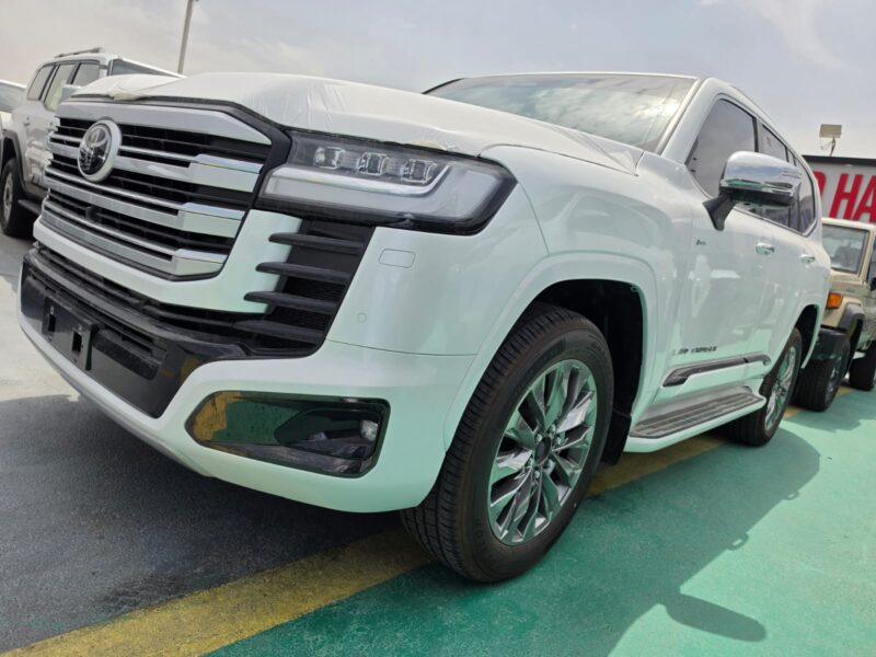 2026 TOYOTA LAND CRUISER LC300 VXS 3.5L Twin Turbo V6 Hybrid Engine White Red SUV