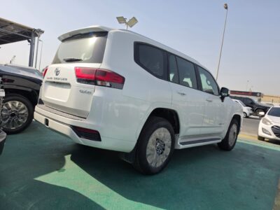 2026 TOYOTA LAND CRUISER LC300 GXR 3.5L Twin Turbo V6 Petrol Engine White Black SUV