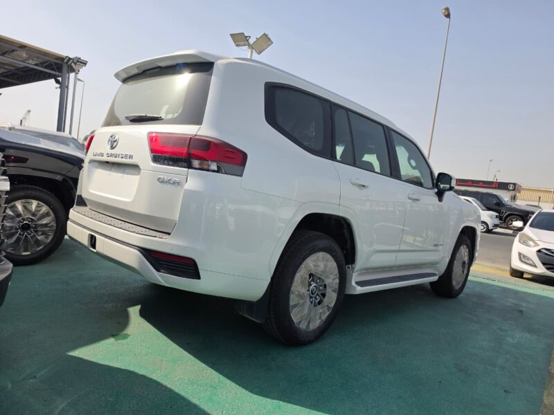 2026 TOYOTA LAND CRUISER LC300 GXR 3.5L Twin Turbo V6 Petrol Engine White Black SUV