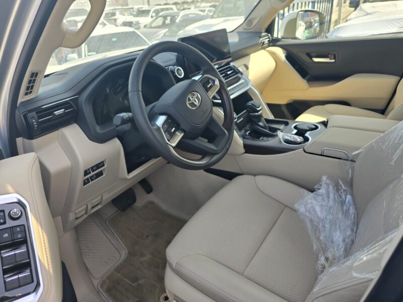 2026 TOYOTA LAND CRUISER LC300 GXR 3.5L Twin Turbo V6 Petrol Engine Silver Black SUV