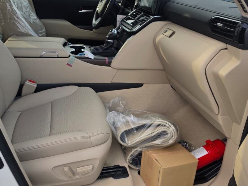 2026 TOYOTA LAND CRUISER LC300 GXR 4WD 4.0 Litres V6 Petrol Engine White Beige SUV