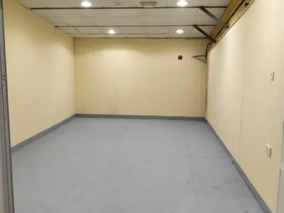 390 sqft Al Quoz Industrial 4 FULLY MAINTAINED STORAGE WAREHOUSE UNIT FOR STORAGE USE