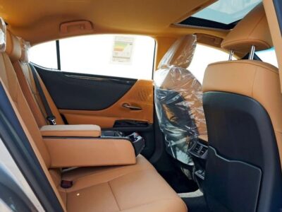 2026 LEXUS ES300h 2.5 Litres 4 Cylinders HYBRID Engine Black Silver Sedan GCC Specs