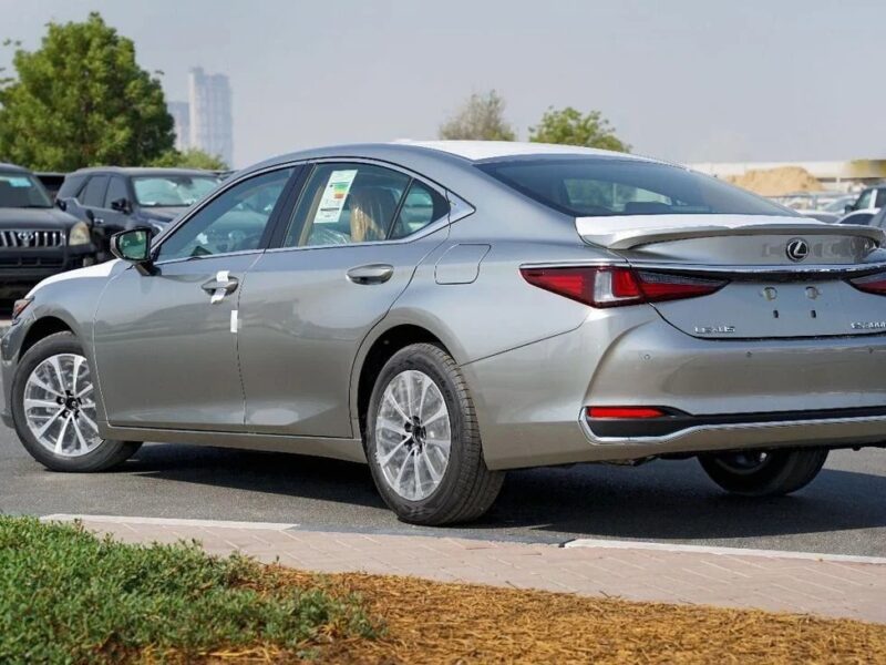 2026 LEXUS ES300h 2.5 Litres 4 Cylinders HYBRID Engine Black Silver Sedan GCC Specs