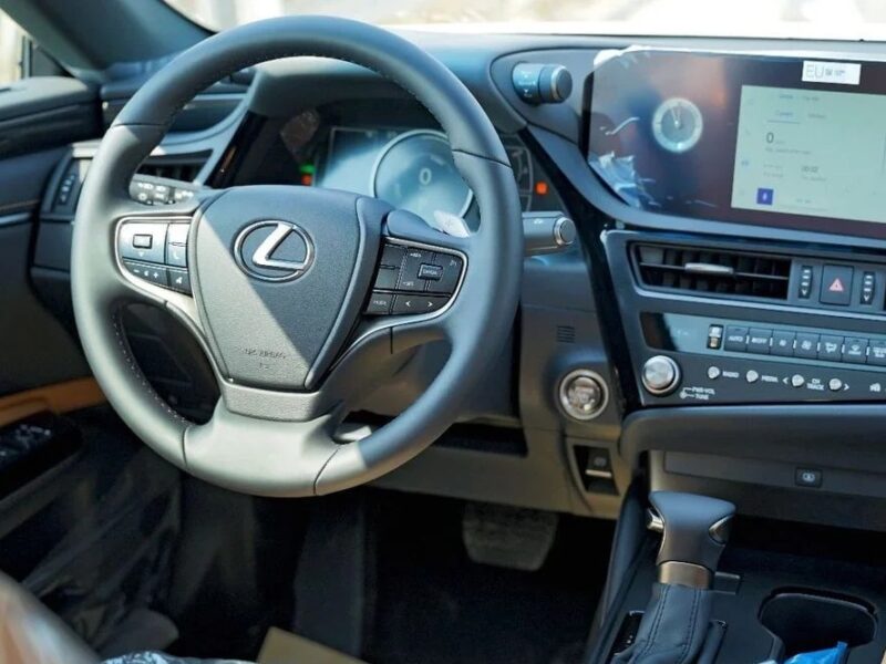 2026 LEXUS ES300h 2.5 Litres 4 Cylinders HYBRID Engine Black Silver Sedan GCC Specs