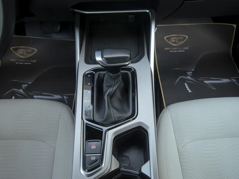 2024 Geely Emgrand GS 1.5 Litres 4 Cylinders Petrol engine Grey White Sedan GCC Specs