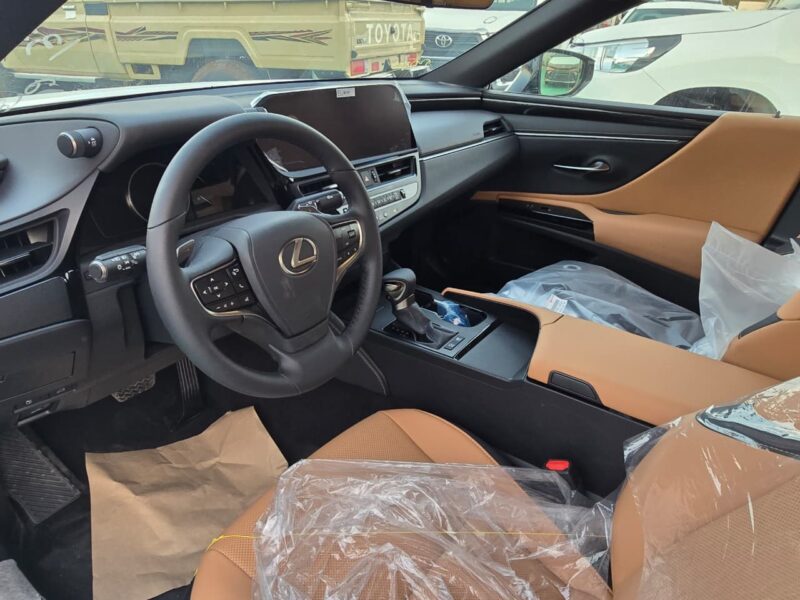 2026 LEXUS ES300h 2.5 Litres 4 Cylinders HYBRID Engine White Silver Sedan GCC Specs