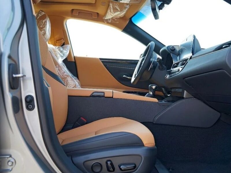 2026 LEXUS ES300h 2.5 Litres 4 Cylinders HYBRID Engine Black Silver Sedan GCC Specs
