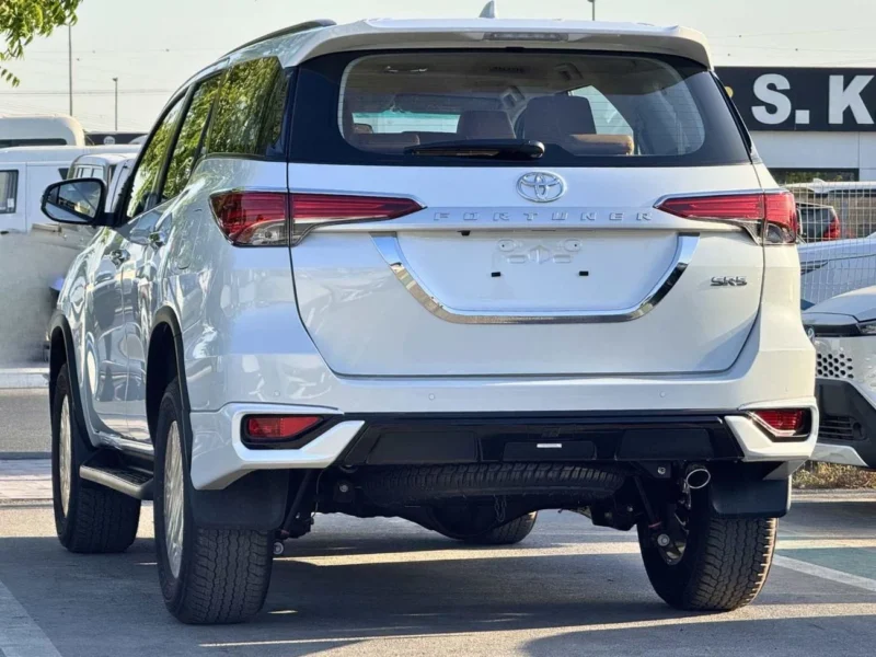 2026 Toyota Fortuner SR5 2.7 Litres PETROL V4 Engine White Yellow SUV GCC Specs