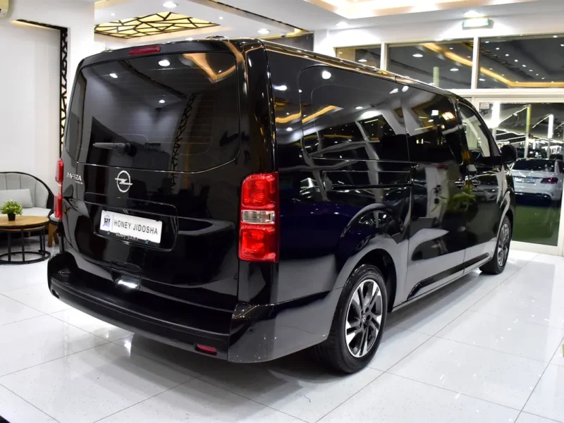 2023 Opel Zafira Life Business Innovation 4 Cylinders Diesel Engine Black Van GCC Specs