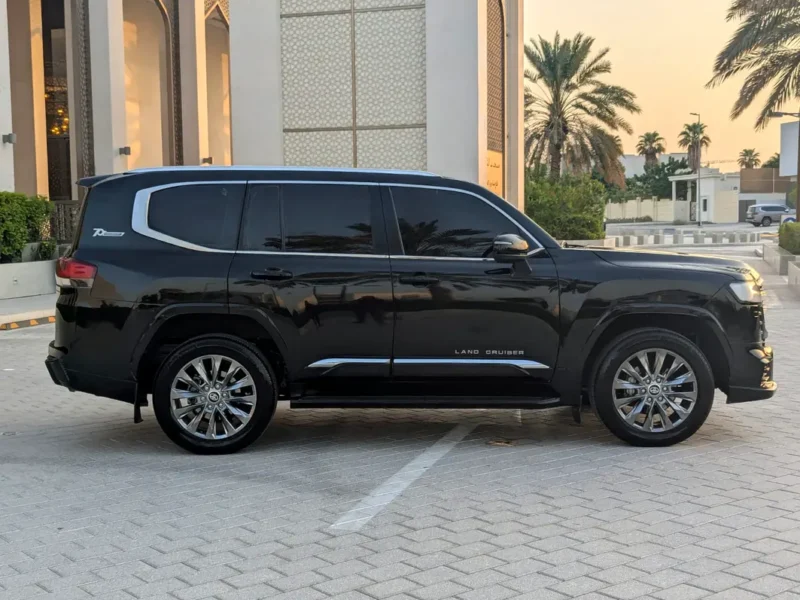 2022 Toyota Land Cruiser GXR 3.5L Twin-Turbo V6 Diesel Engine Black beige SUV GCC Specs