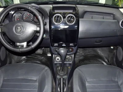 2017 Renault Duster SE 4X4 4 Cylinders Petrol Engine Grey Black Crossover GCC Specs Automatic