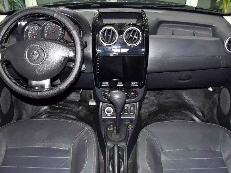 2017 Renault Duster SE 4X4 4 Cylinders Petrol Engine Grey Black Crossover GCC Specs Automatic