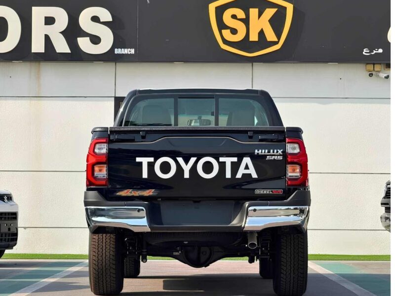 2026 Toyota Hilux SR5 2.8 Litres V4 DIESEL Engine Black Pickup Truck GCC Specs Automatic