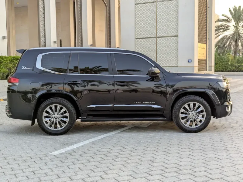2019 Toyota Land Cruiser GXR V6 4.0L Facelifted 2025 Black Beige SUV GCC Specs Full Option