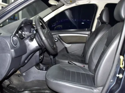 2017 Renault Duster SE 4X4 4 Cylinders Petrol Engine Grey Black Crossover GCC Specs Automatic