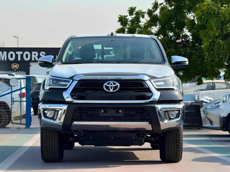 2026 Toyota Hilux SR5 2.8 Litres V4 DIESEL Engine Black Pickup Truck GCC Specs Automatic