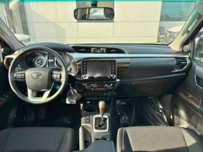 2026 Toyota Hilux SR5 2.8 Litres V4 DIESEL Engine Black Pickup Truck GCC Specs Automatic