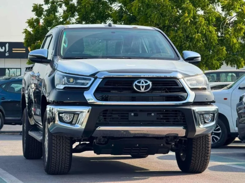 2026 Toyota Hilux SR5 2.8 Litres V4 DIESEL Engine Black Pickup Truck GCC Specs Automatic