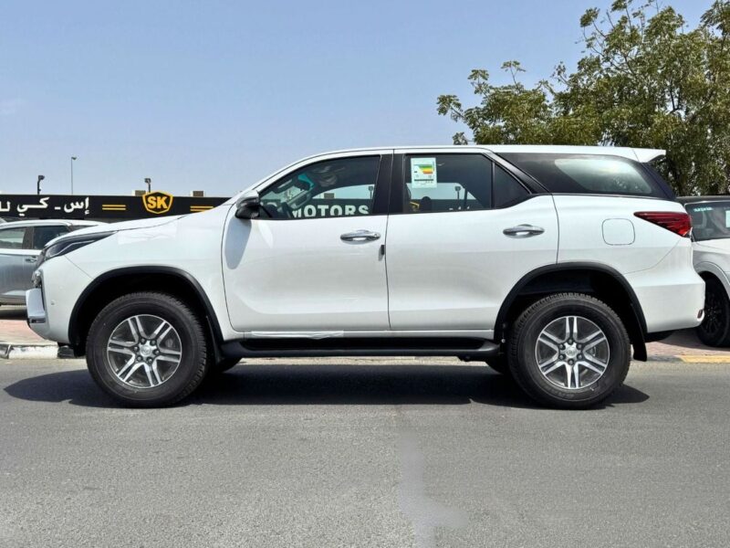 2026 Toyota Fortuner EXR BASIC 2.7 Litres PETROL V4 Engine White Brown SUV GCC Specs