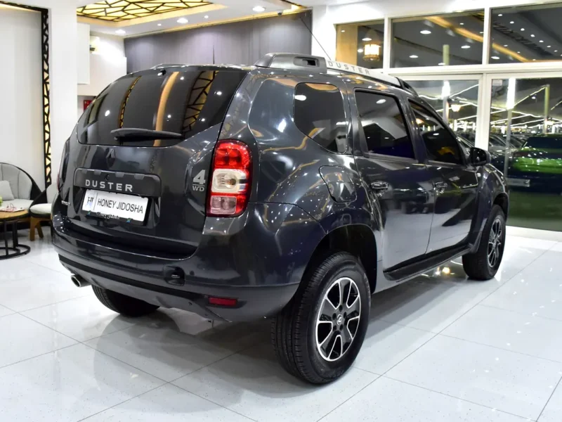 2017 Renault Duster SE 4X4 4 Cylinders Petrol Engine Grey Black Crossover GCC Specs Automatic
