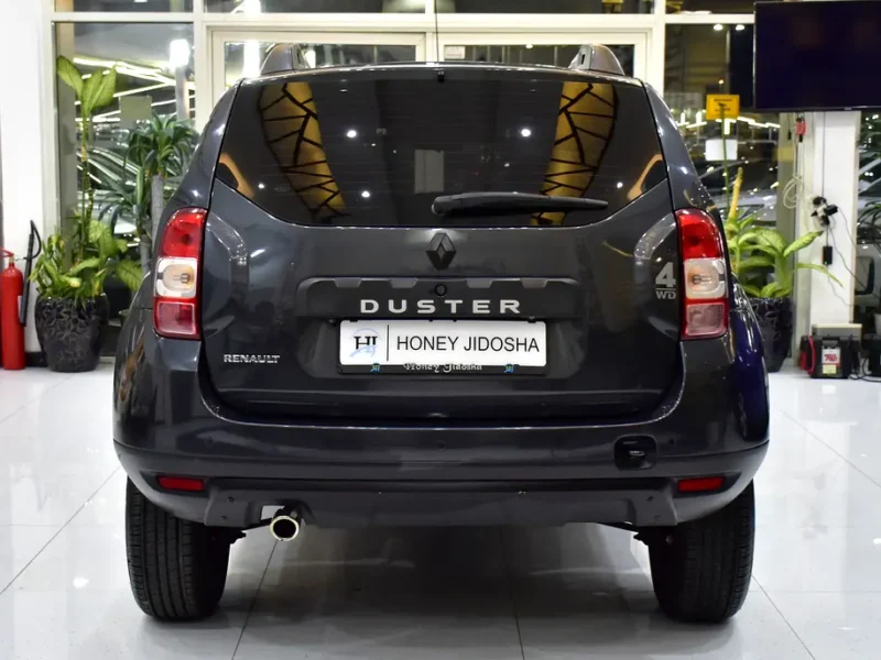 2017 Renault Duster SE 4X4 4 Cylinders Petrol Engine Grey Black Crossover GCC Specs Automatic