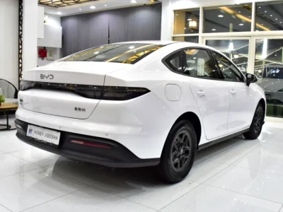 2025 BYD Seal 05 Comfort 4 Cylinders Plug-in Hybrid Engine White Sedan Chinese Specs