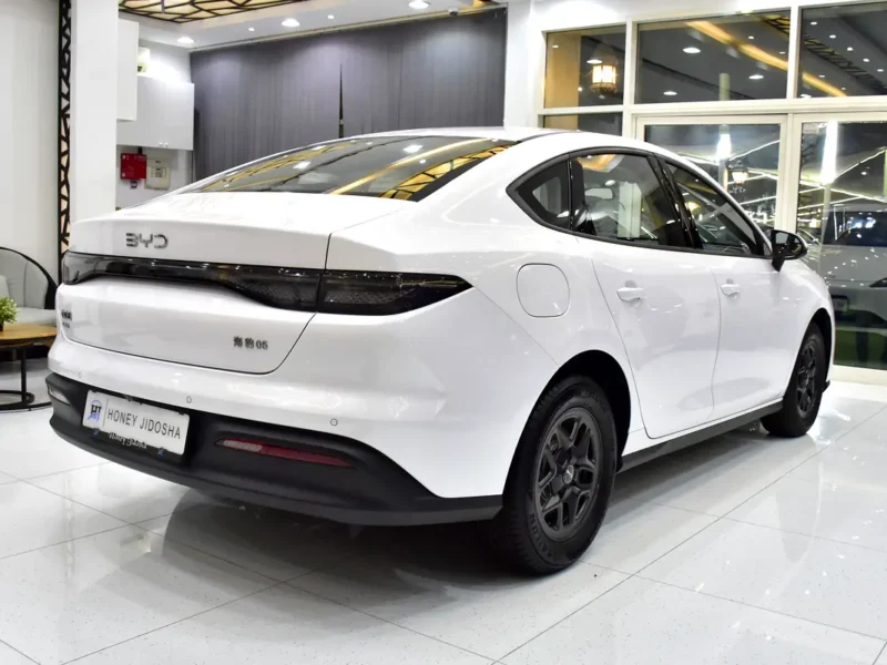 2025 BYD Seal 05 Comfort 4 Cylinders Plug-in Hybrid Engine White Sedan Chinese Specs