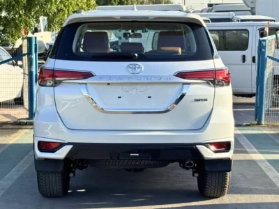2026 Toyota Fortuner SR5 2.7 Litres PETROL V4 Engine White Yellow SUV GCC Specs