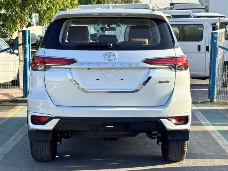 2026 Toyota Fortuner SR5 2.7 Litres PETROL V4 Engine White Yellow SUV GCC Specs
