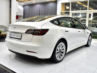 2021 Tesla Model 3 Standard Plus Electric Vehicle White Sedan 350 - 450 KM Range US Specs