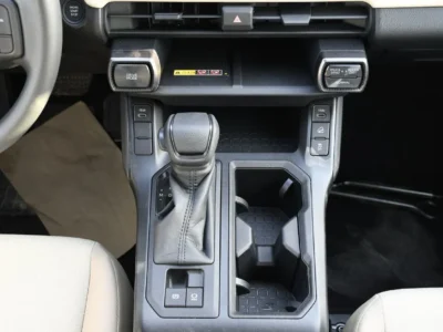 2026 Toyota RAV 4 XLE 2.0 Litres 4 cylinders Petrol Engine White Beige SUV GCC Specs