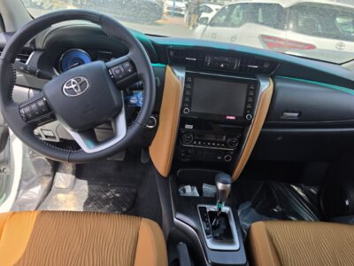 2026 TOYOTA FORTUNER 4.0 Litres V6 PETROL Engine White Tan SUV GCC Specs FULL OPTION