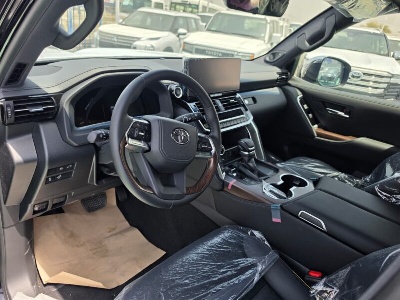 2026 Toyota Land Cruiser LC300 VXR 4.0 Litres V6 Petrol Engine Black SUV GCC Specs