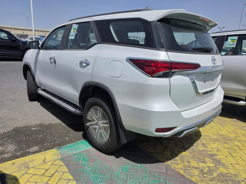2026 TOYOTA FORTUNER 4.0 Litres V6 PETROL Engine White Tan SUV GCC Specs FULL OPTION
