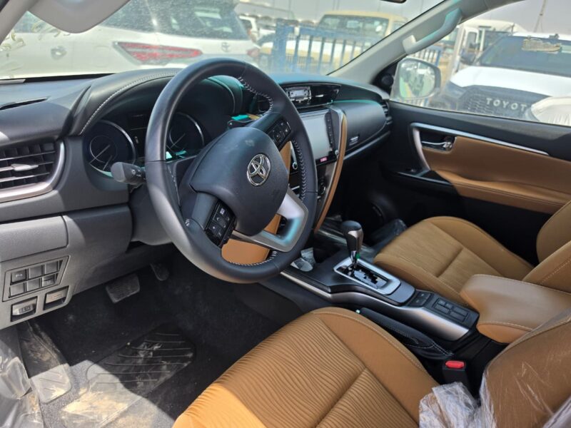 2026 TOYOTA FORTUNER 4.0 Litres V6 PETROL Engine White Tan SUV GCC Specs FULL OPTION