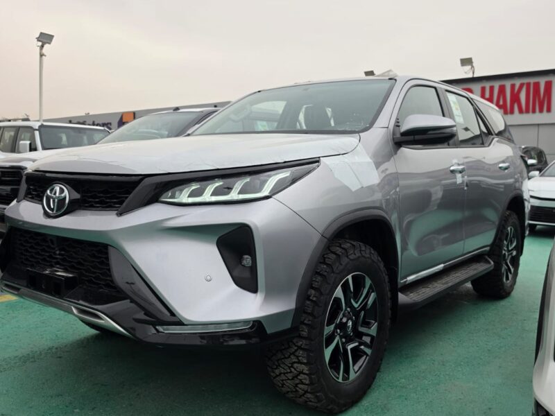 2026 TOYOTA FORTUNER 2.7 Litres 4-Cylinder Petrol Silver Black SUV GCC Specs