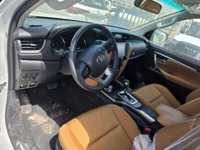 2026 TOYOTA FORTUNER 4.0 Litres V6 PETROL Engine White Tan SUV GCC Specs FULL OPTION