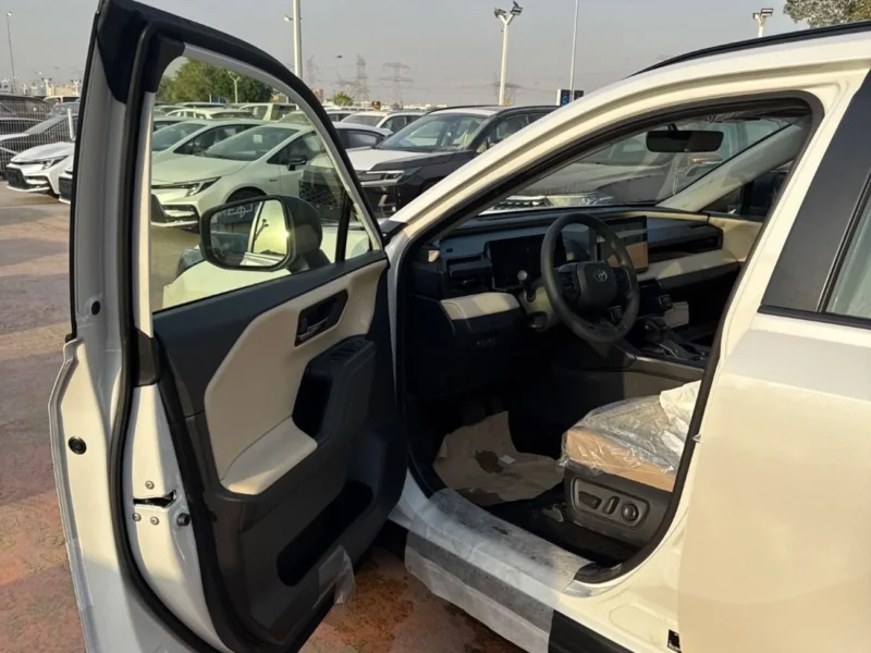 2026 Toyota RAV 4 XLE HEV 2.5 Litres 4 Cylinders Engine White Beige SUV GCC Specs