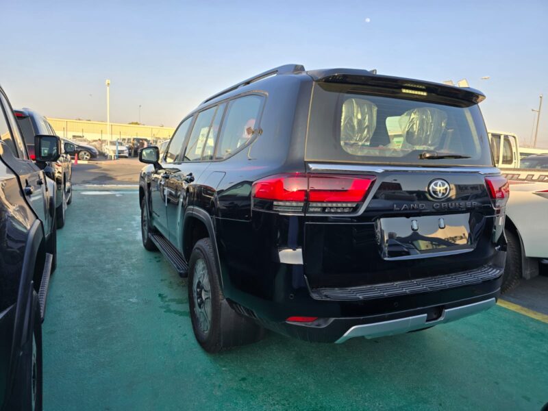2026 Toyota Land Cruiser LC300 GR Sport 3.5L V6 Twin-Turbo Hybrid Engine Black Red SUV GCC
