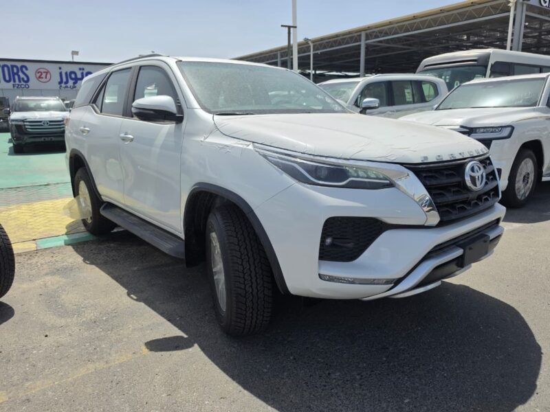 2026 TOYOTA FORTUNER 4.0 Litres V6 PETROL Engine White Tan SUV GCC Specs FULL OPTION