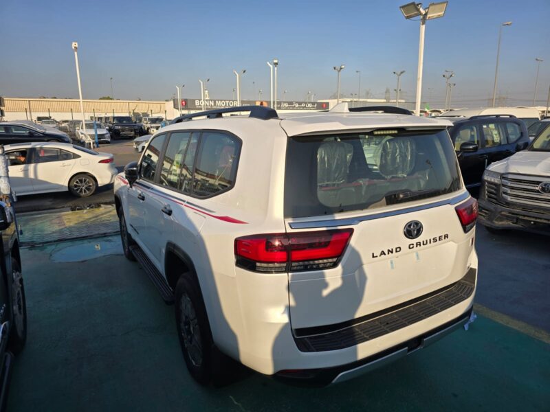 2026 Toyota Land Cruiser LC300 GR Sport 3.5L V6 Twin-Turbo Hybrid Engine White Red SUV GCC