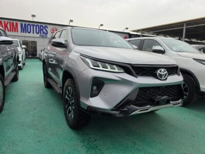 2026 TOYOTA FORTUNER 2.7 Litres 4-Cylinder Petrol Silver Black SUV GCC Specs
