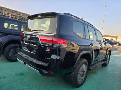 2026 Toyota Land Cruiser LC300 GR Sport 3.5L V6 Twin-Turbo Hybrid Engine Black Red SUV GCC