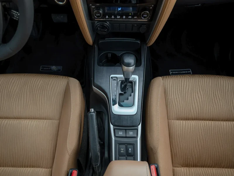 2020 Toyota Fortuner GXR 4.0 Litres 6-cylinder Petrol Engine White Brown SUV GCC Specs