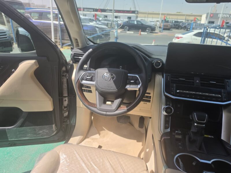 2026 Toyota Land Cruiser LC300 VXR 4.0 Litres V6 Petrol Engine Black Beige SUV GCC Specs