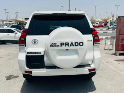 2018 TOYOTA LAND CRUISER VXR 4.0 Litres V6 Petrol Engine Grey Beige SUV GCC Specs
