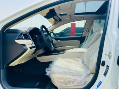 2023 Toyota Camry LUMIERE HEV 2.5 Litres V4 Engine White Beige Sedan GCC Specs