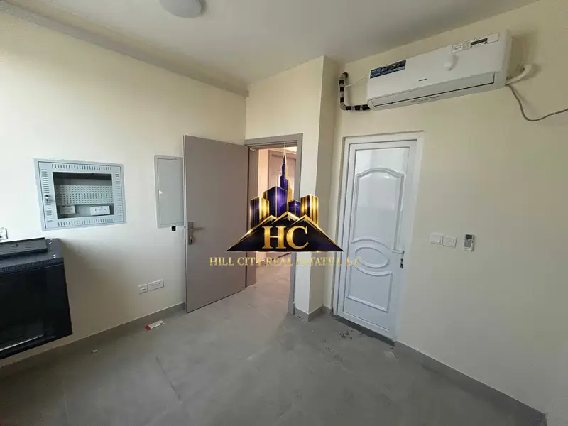 300 sqft Well-Maintained Studio Apartment for Rent in Hor Al Anz Deira Dubai