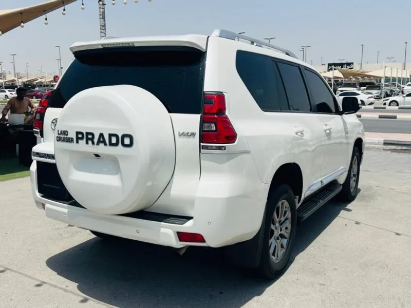 2018 TOYOTA LAND CRUISER VXR 4.0 Litres V6 Petrol Engine Grey Beige SUV GCC Specs